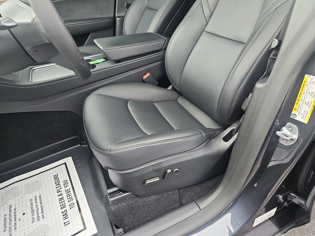 2024 Tesla Model Y view 7