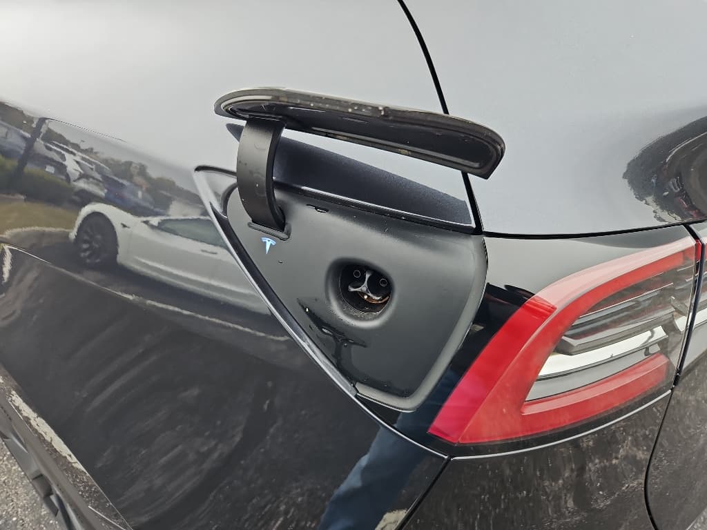 2024 Tesla Model Y view 5