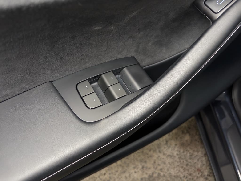 2024 Tesla Model Y view 6