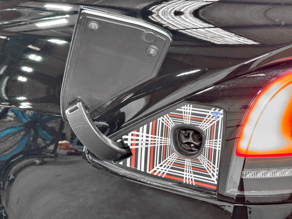2022 Tesla Model X view 5