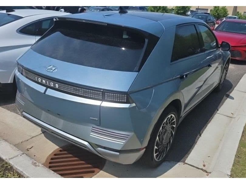 2024 Hyundai IONIQ 5 view 3