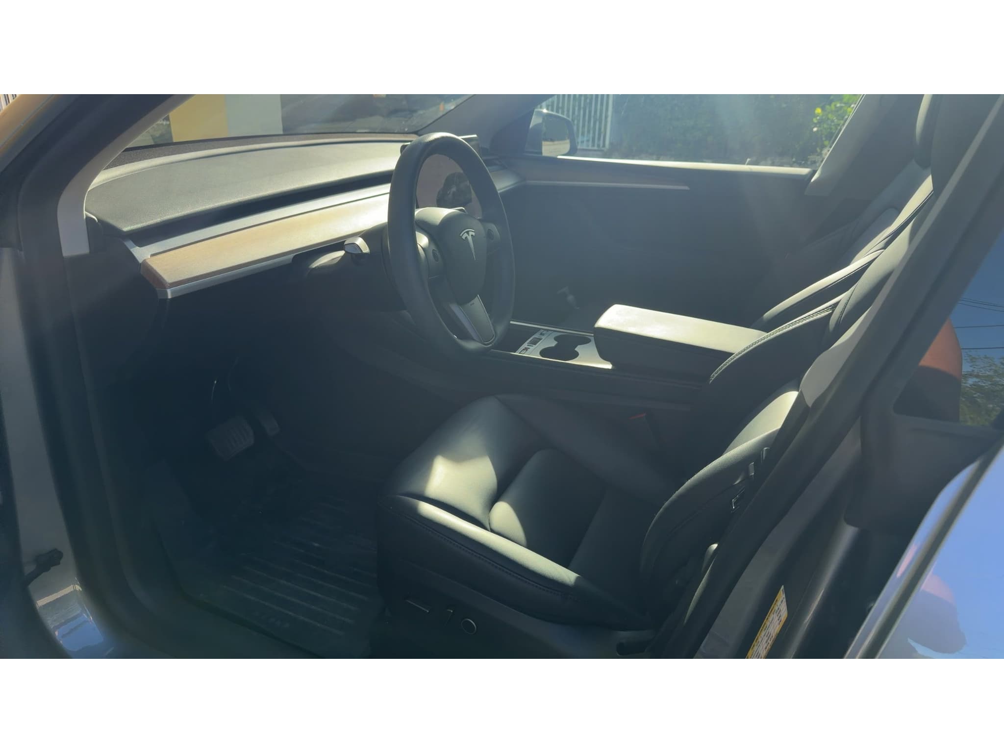 2025 Tesla Model Y view 5