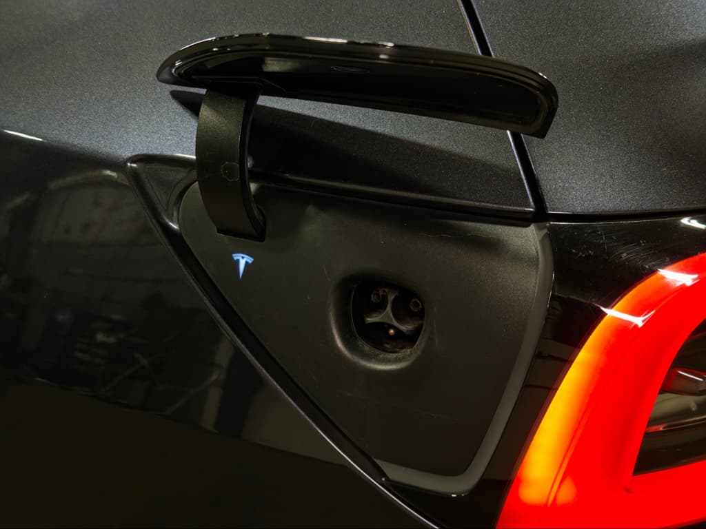 2025 Tesla Model Y view 5