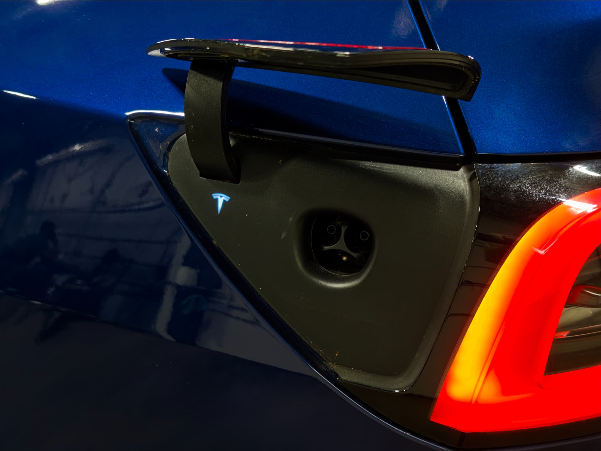 2025 Tesla Model Y view 5