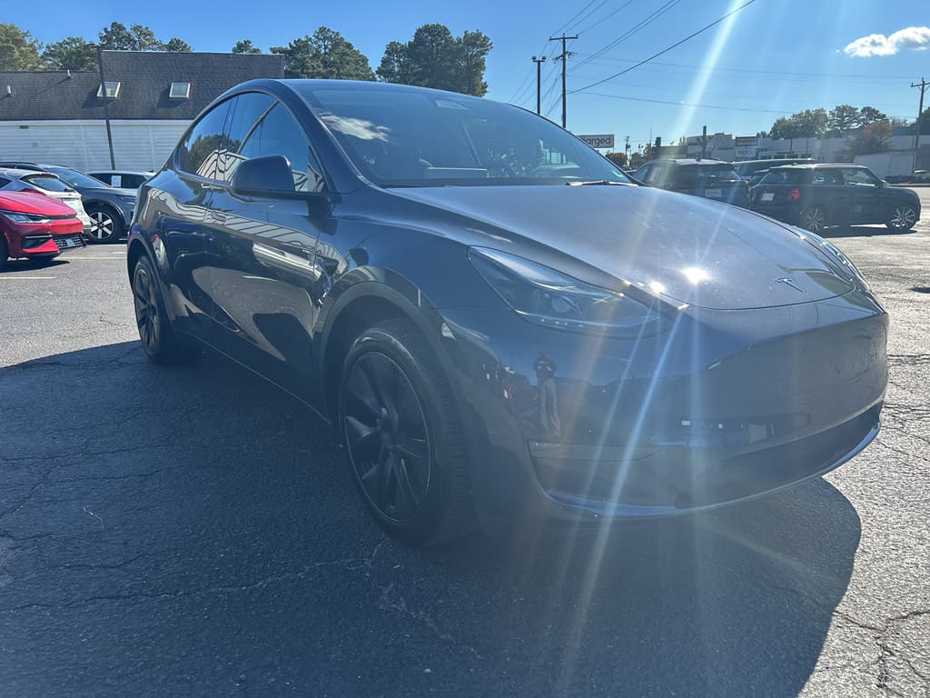 2025 Tesla Model Y view 4