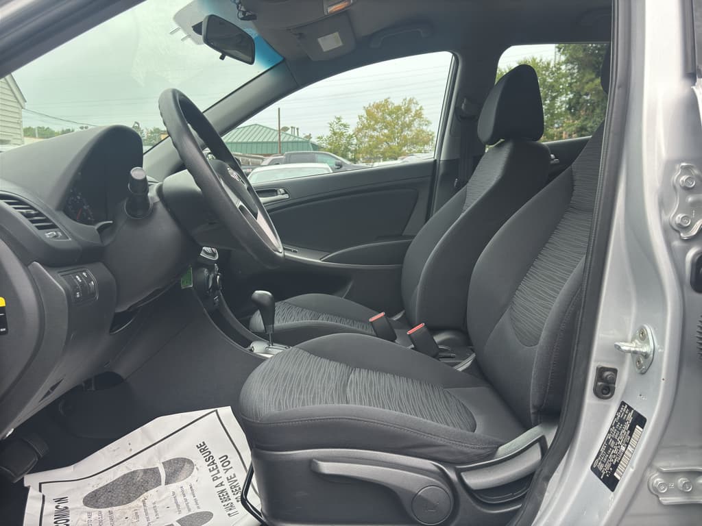 2017 Hyundai Accent view 5