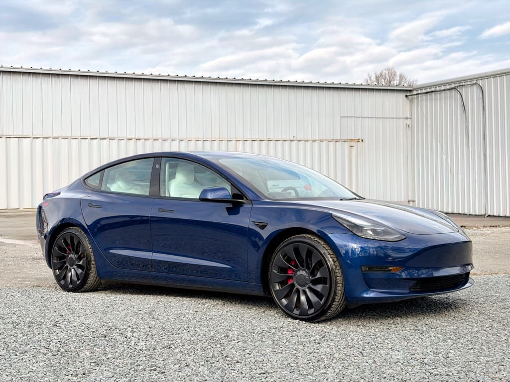 2022 Tesla Model 3 view 4