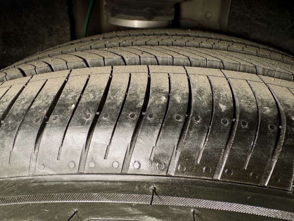 2020 Tesla Model S view 34