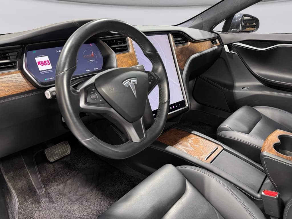 2020 Tesla Model S view 18