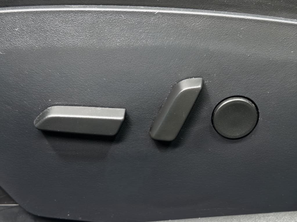 2020 Tesla Model S view 6