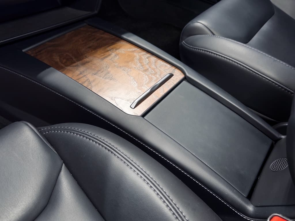 2020 Tesla Model S view 19