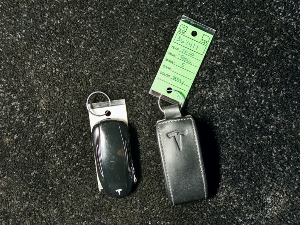 2020 Tesla Model S view 23