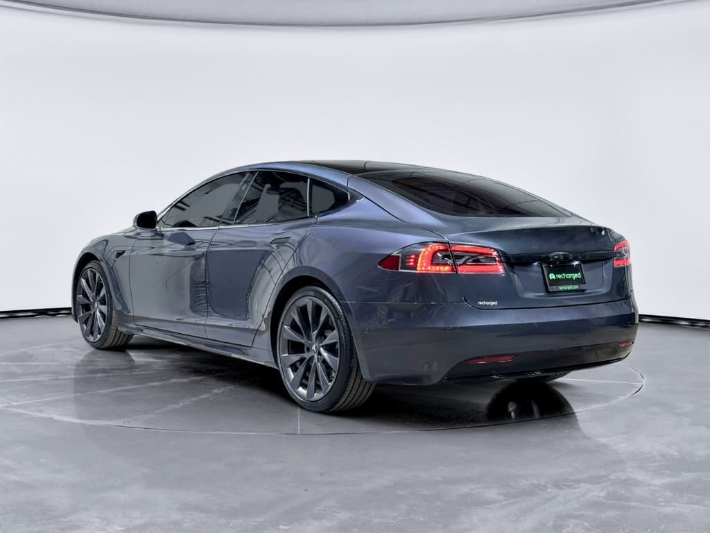 2020 Tesla Model S view 2