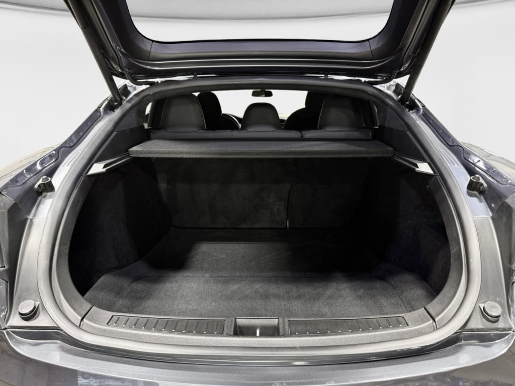 2020 Tesla Model S view 27