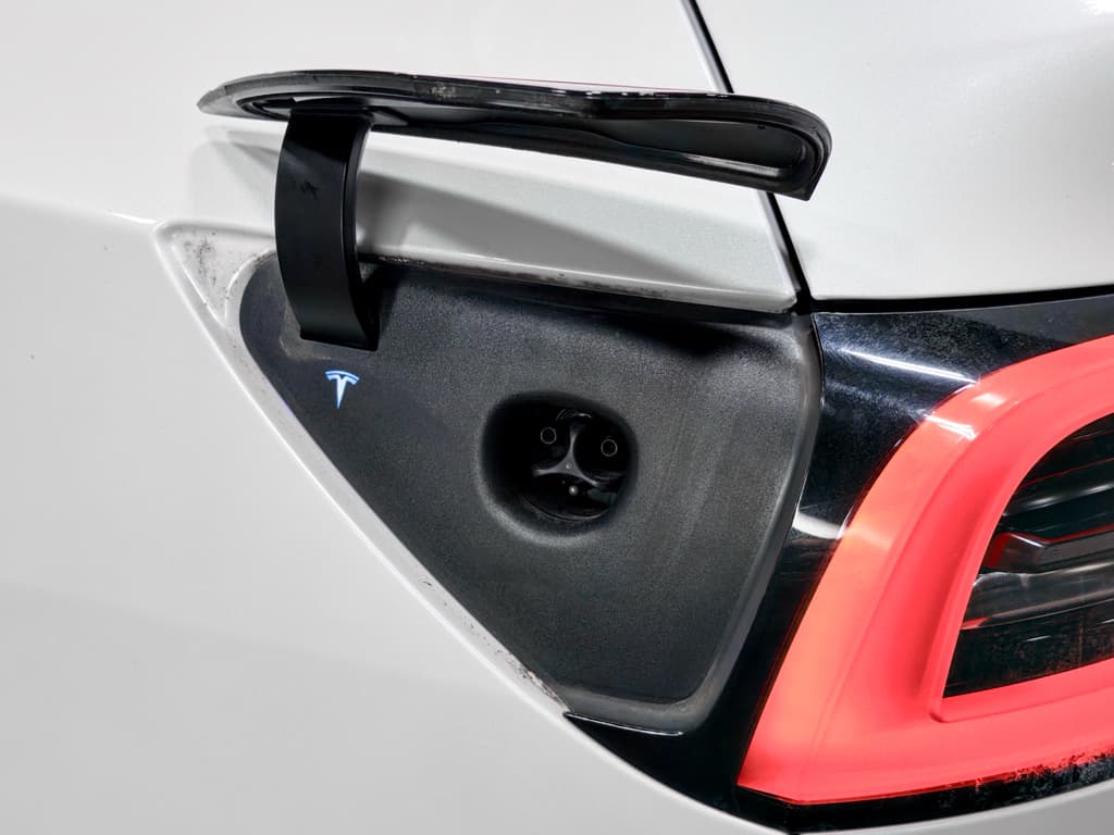 2022 Tesla Model Y view 5