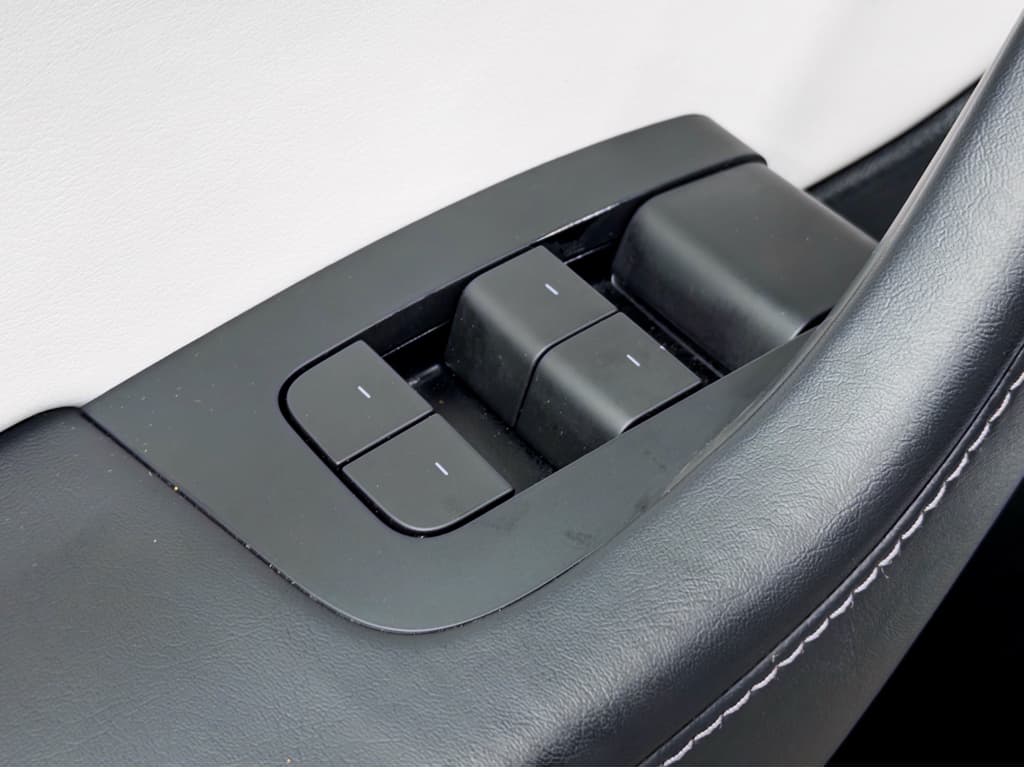 2022 Tesla Model Y view 7