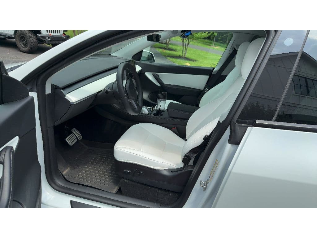 2022 Tesla Model Y view 5