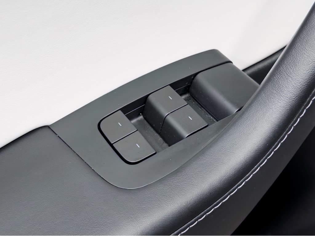 2022 Tesla Model Y view 7