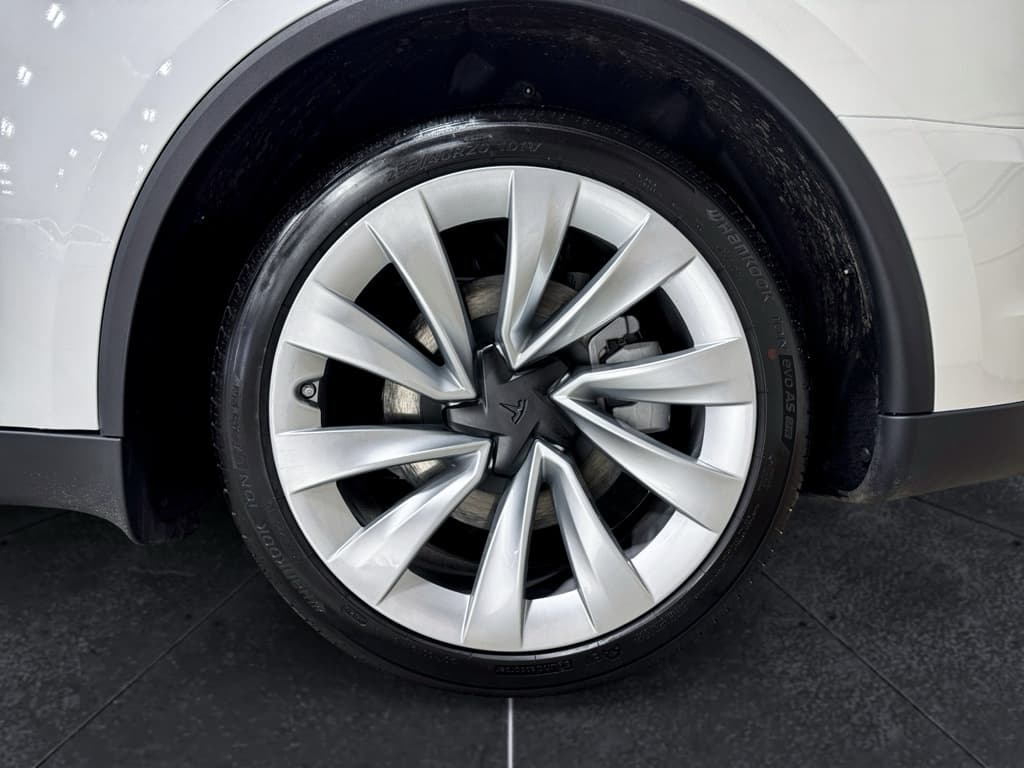 2026 Tesla Model Y view 32