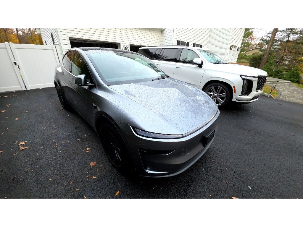 2026 Tesla Model Y view 4