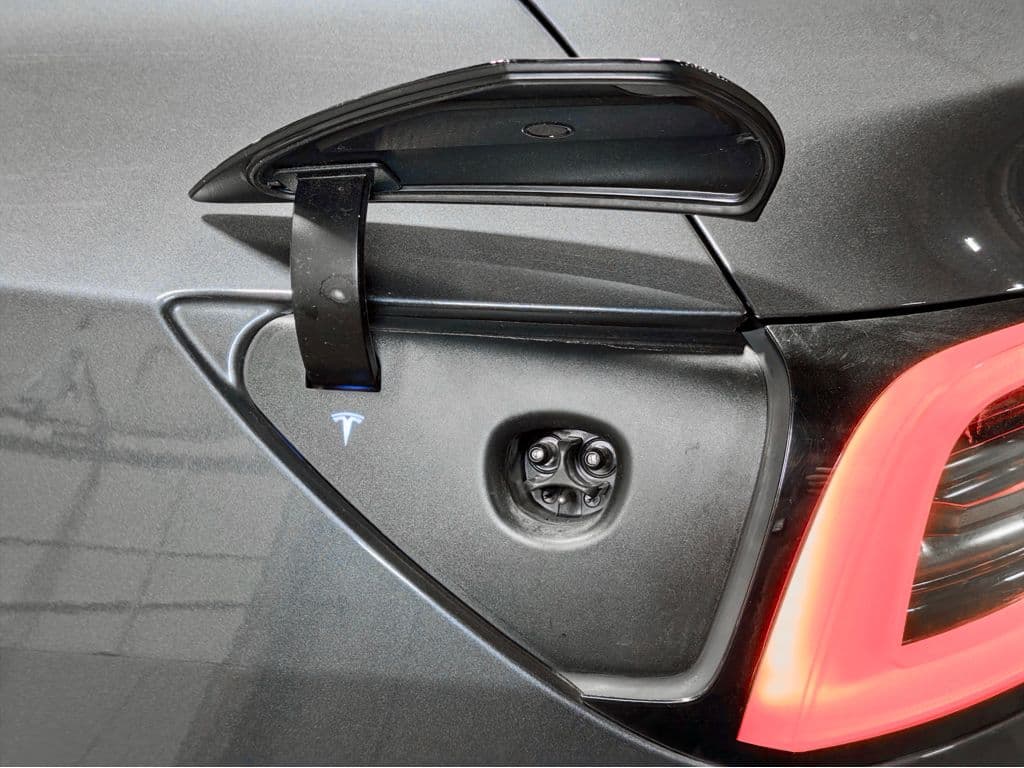 2022 Tesla Model Y view 5