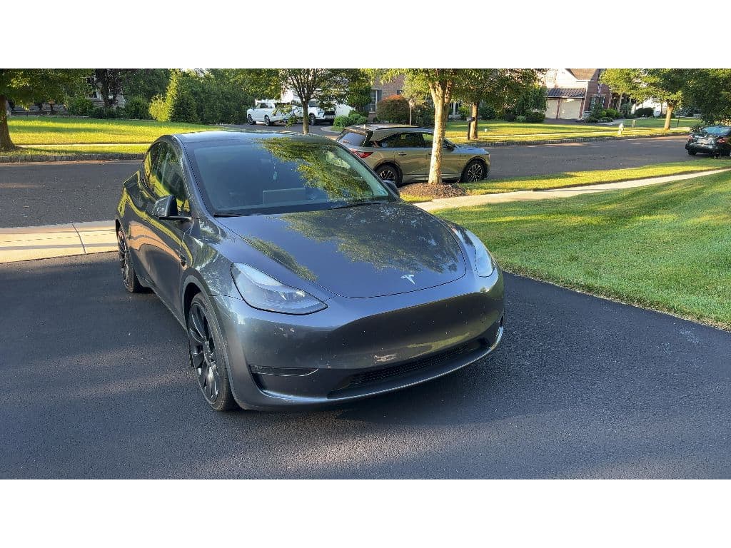 2022 Tesla Model Y view 4