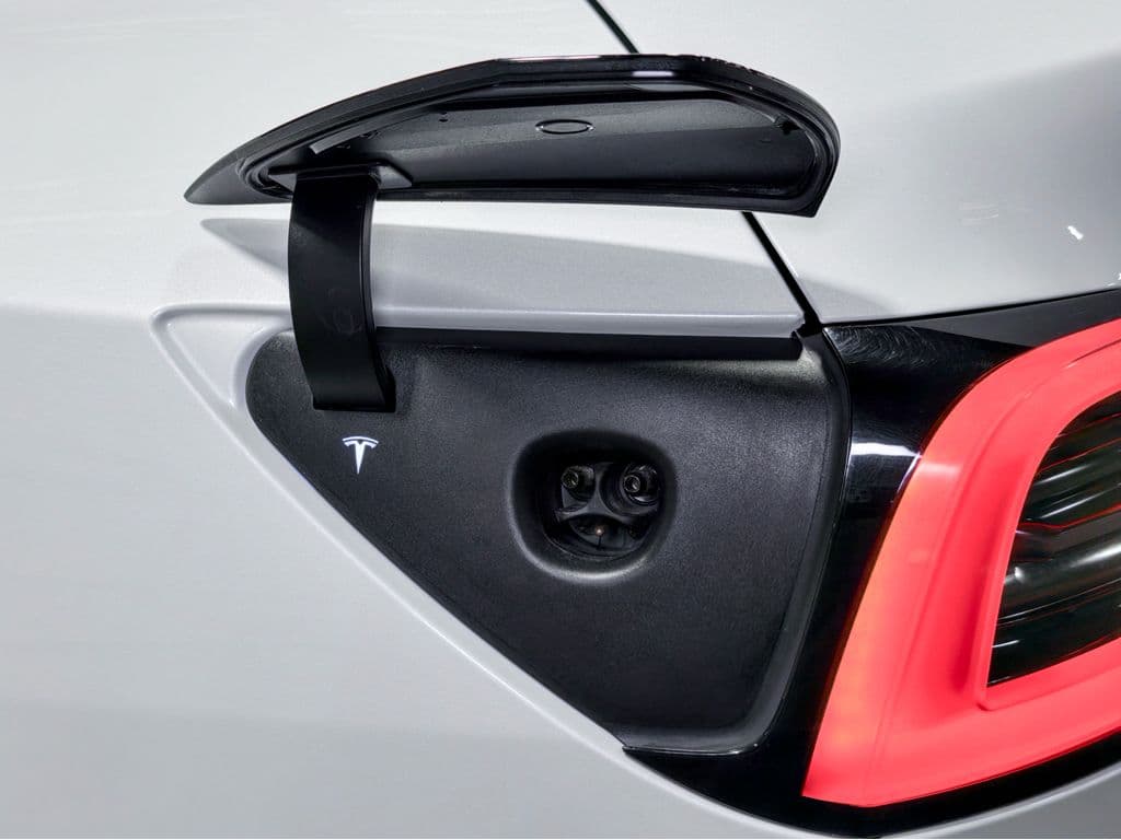 2022 Tesla Model Y view 5