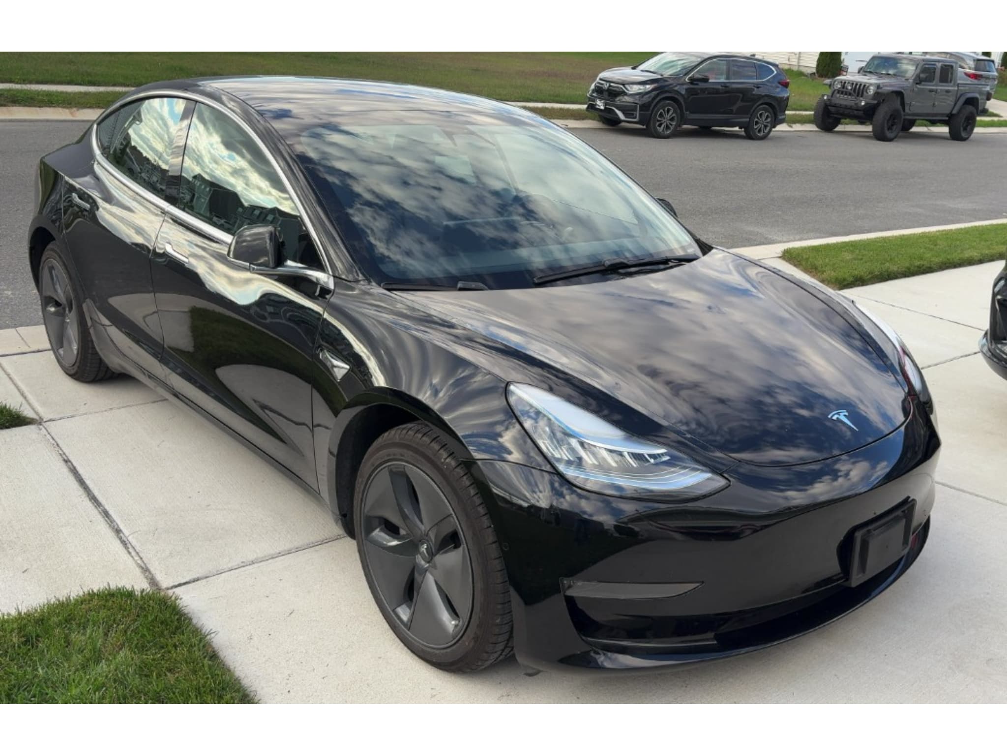 2019 Tesla Model 3 view 4