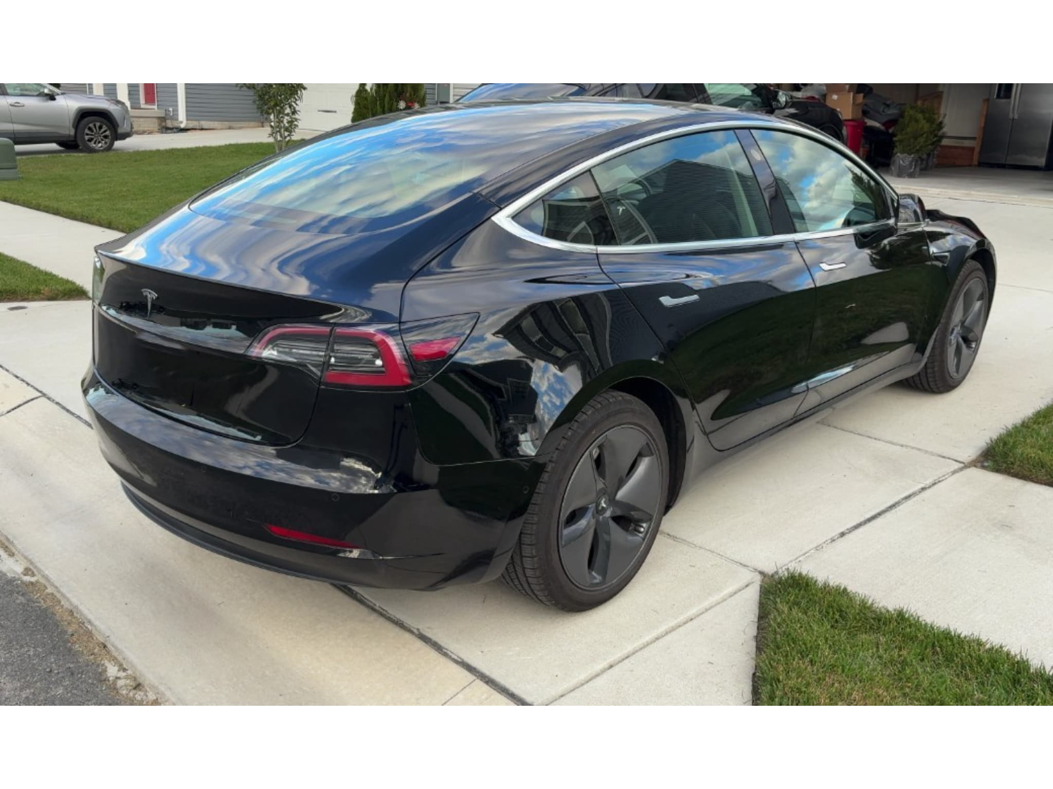 2019 Tesla Model 3 view 3