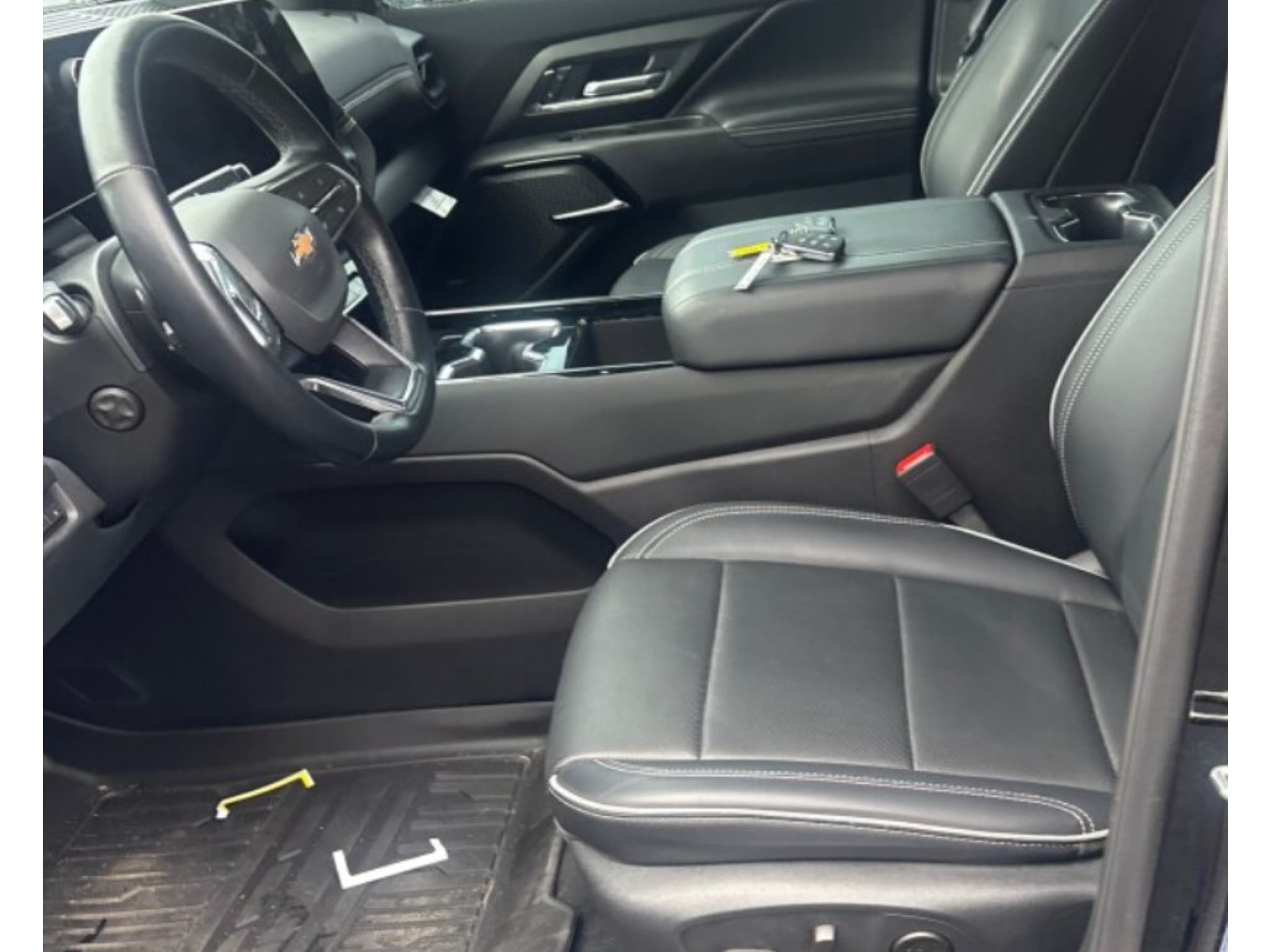 2025 Chevrolet Silverado EV view 5