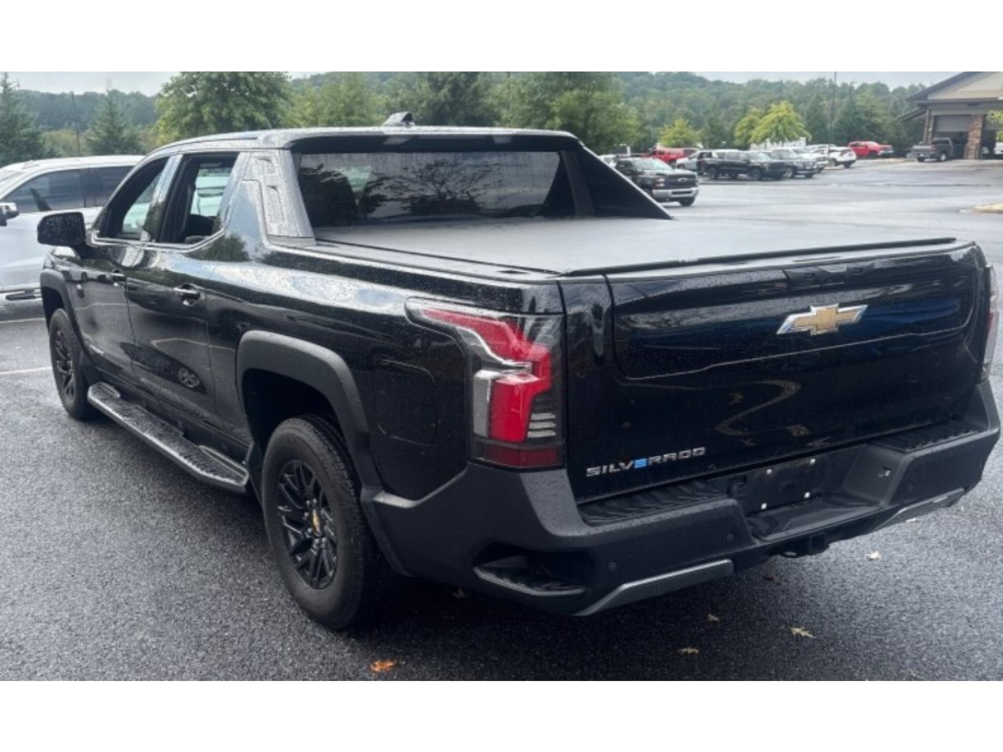 2025 Chevrolet Silverado EV view 4