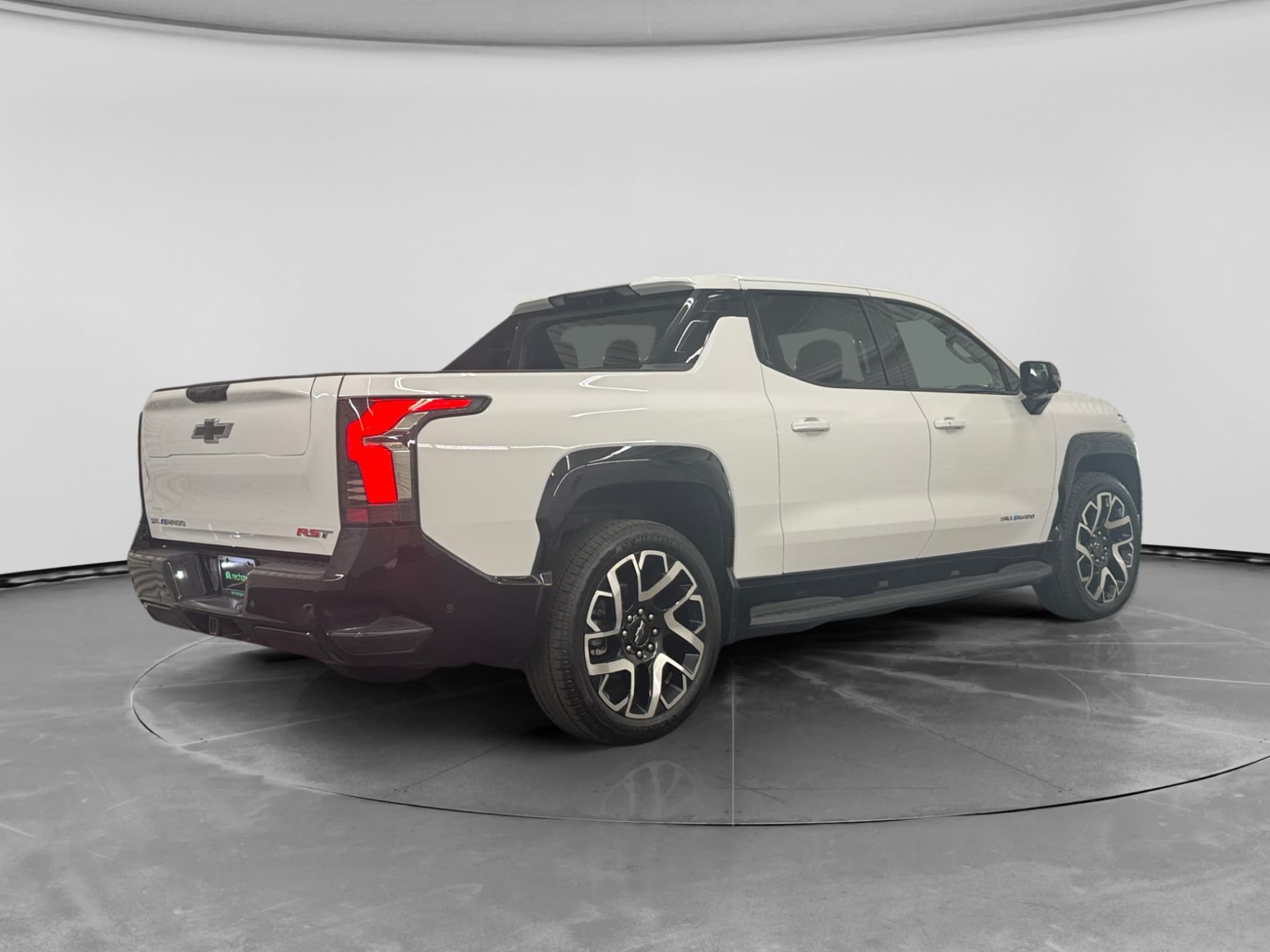 2025 Chevrolet Silverado EV view 3