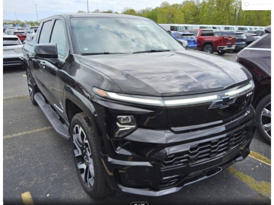 2025 Chevrolet Silverado EV view 3