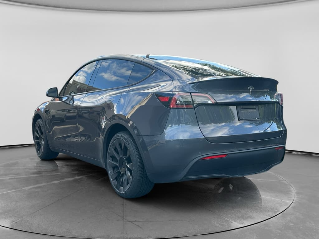2022 Tesla Model Y view 4