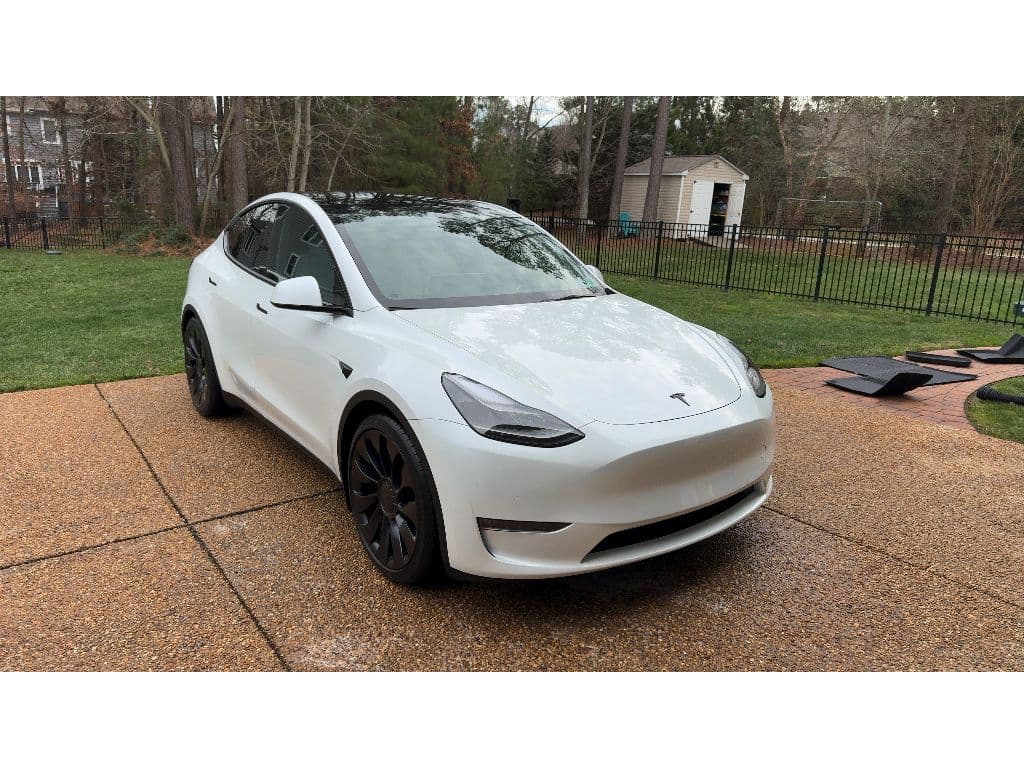 2022 Tesla Model Y view 3