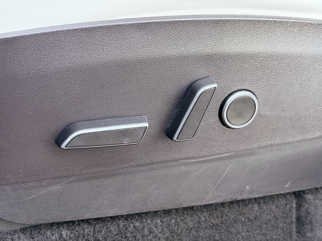 2022 Tesla Model Y view 7