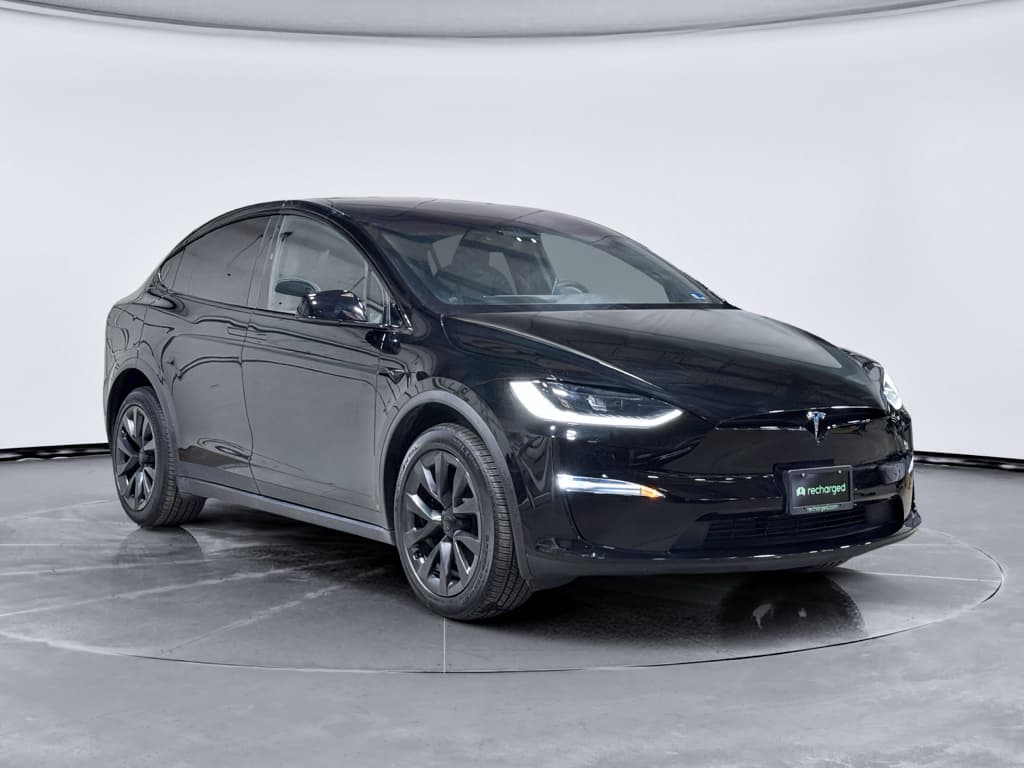 2023 Tesla Model X view 4