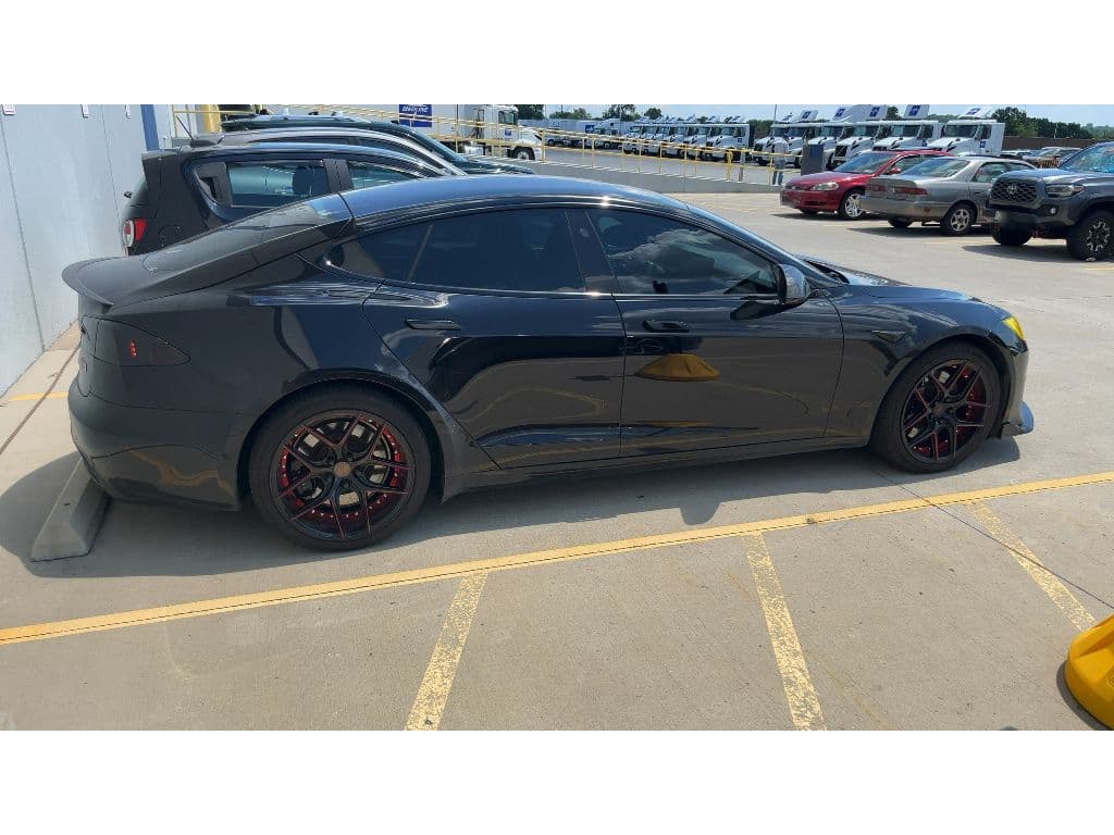 2021 Tesla Model S view 3