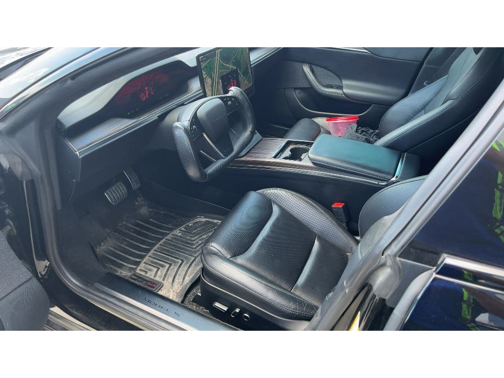 2021 Tesla Model S view 5