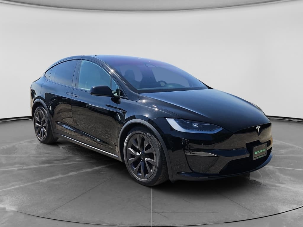 2024 Tesla Model X view 4