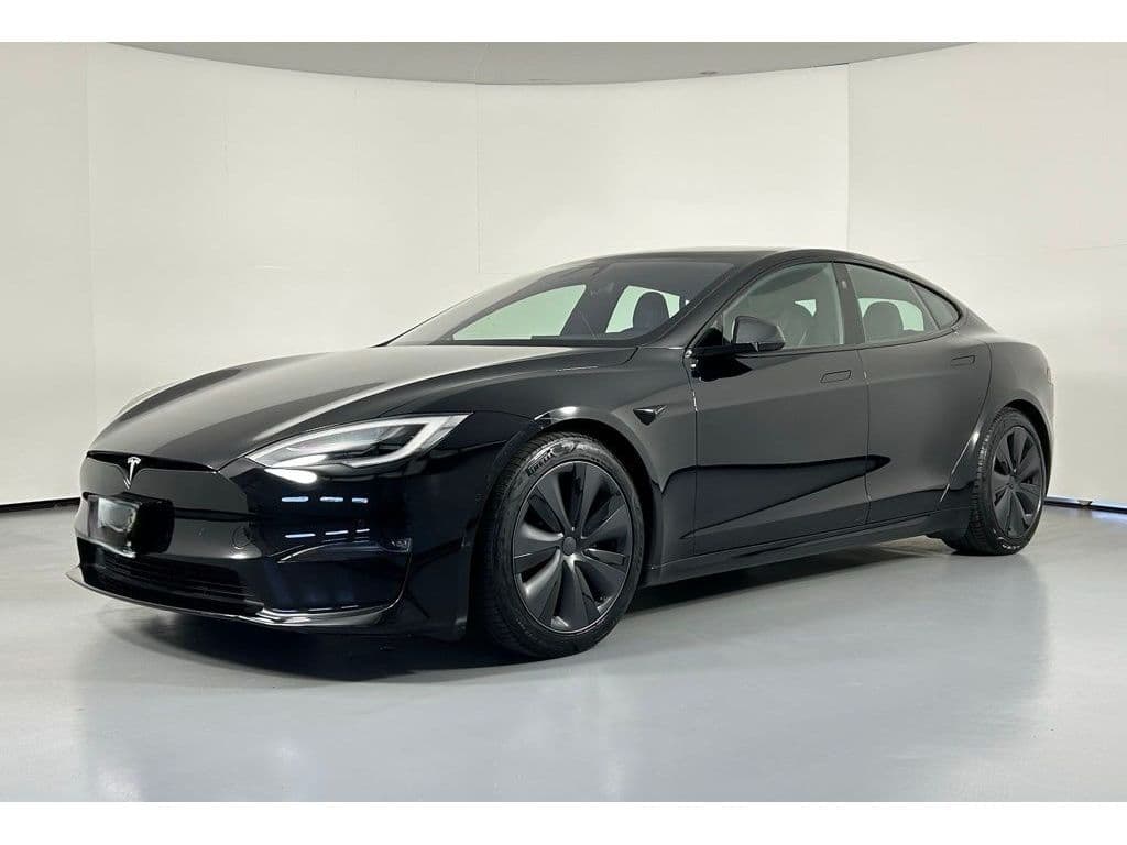 2021 Tesla Model S view 2