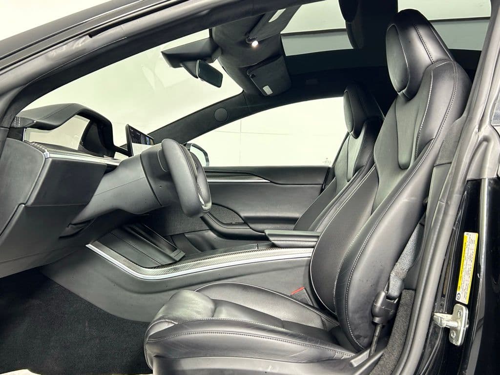 2021 Tesla Model S view 5