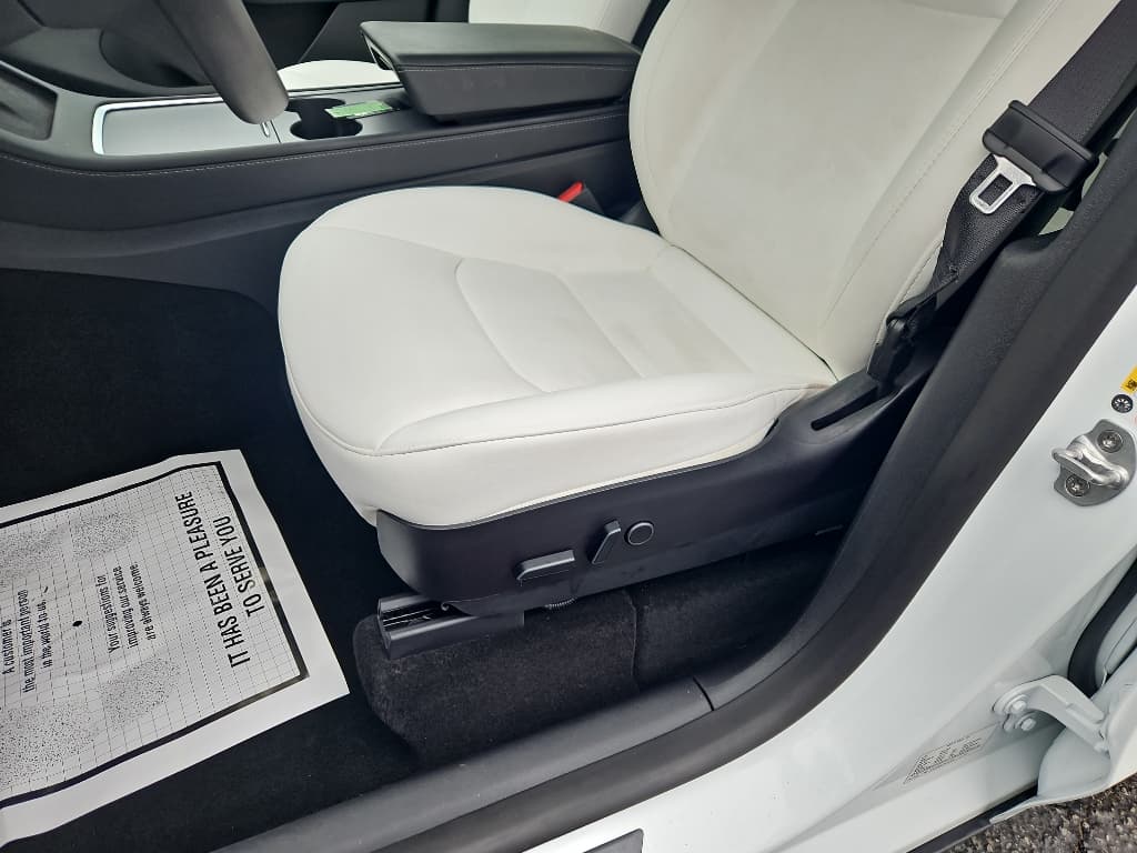 2022 Tesla Model Y view 7