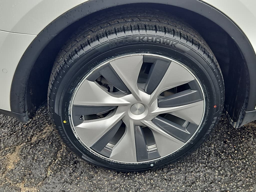 2022 Tesla Model Y view 31