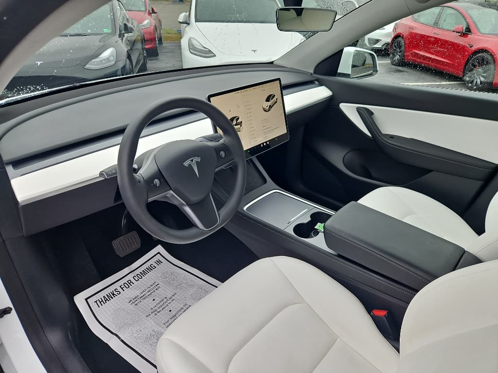 2022 Tesla Model Y view 17