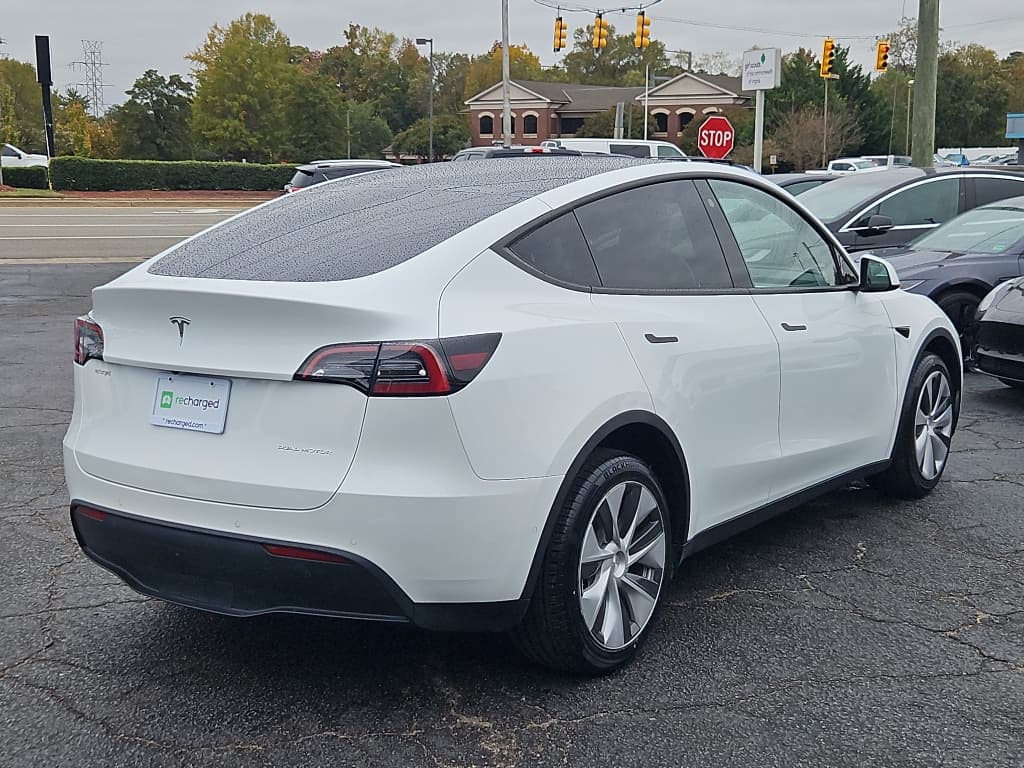 2022 Tesla Model Y view 3