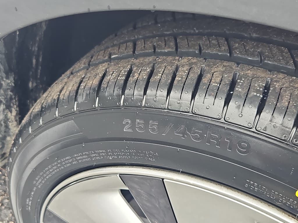 2022 Tesla Model Y view 34