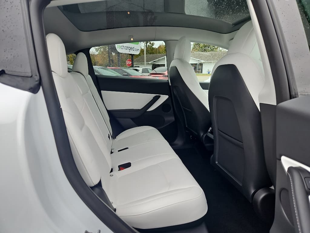 2022 Tesla Model Y view 21