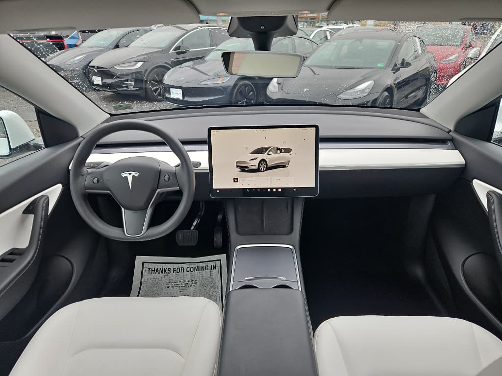 2022 Tesla Model Y view 16