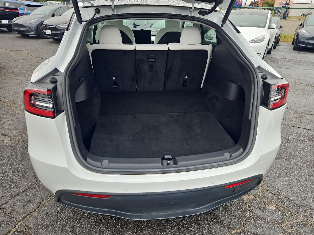 2022 Tesla Model Y view 23